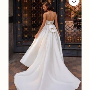 Beautiful wedding dress light breeze